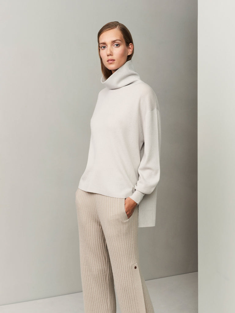 In the Form Turtleneck Sweater - Bone Grey - Movers & Cashmere